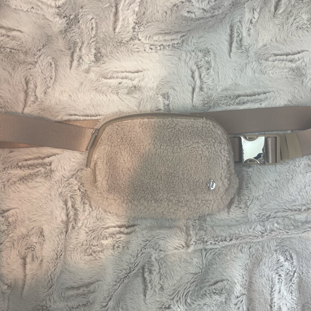 Lululemon Sherpa Belt Bag